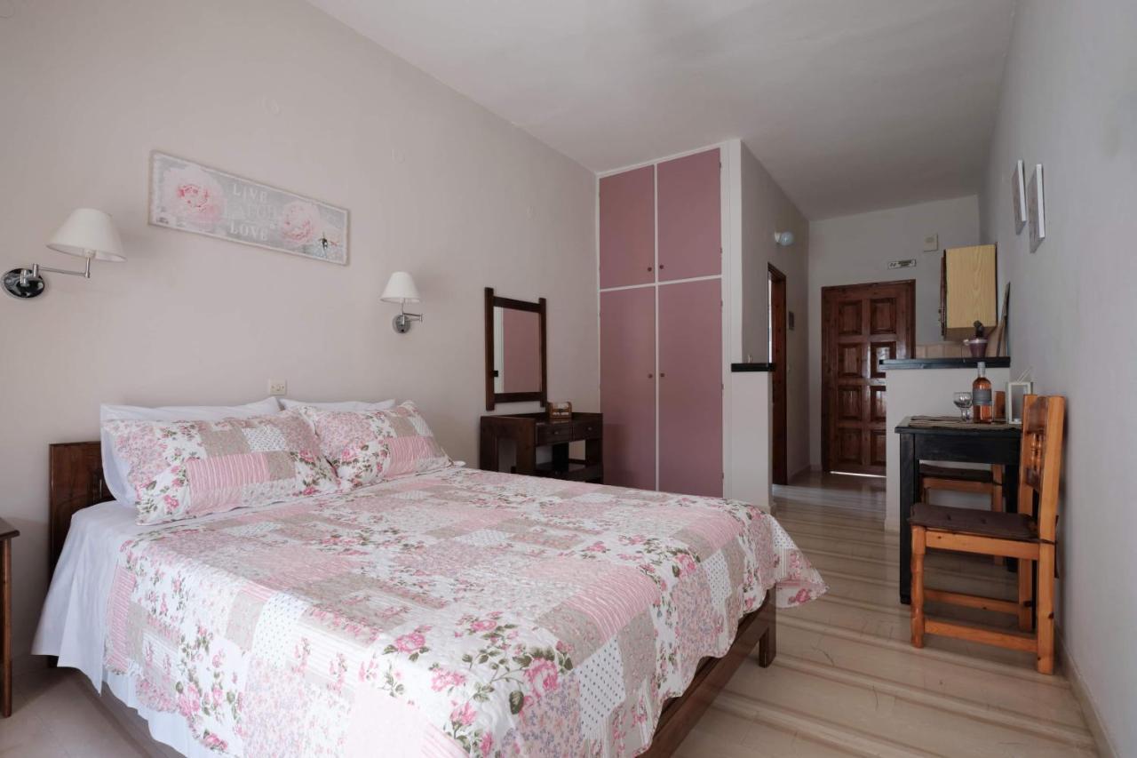 Olive Garden Studios & Apartments Acharavi  Exterior photo
